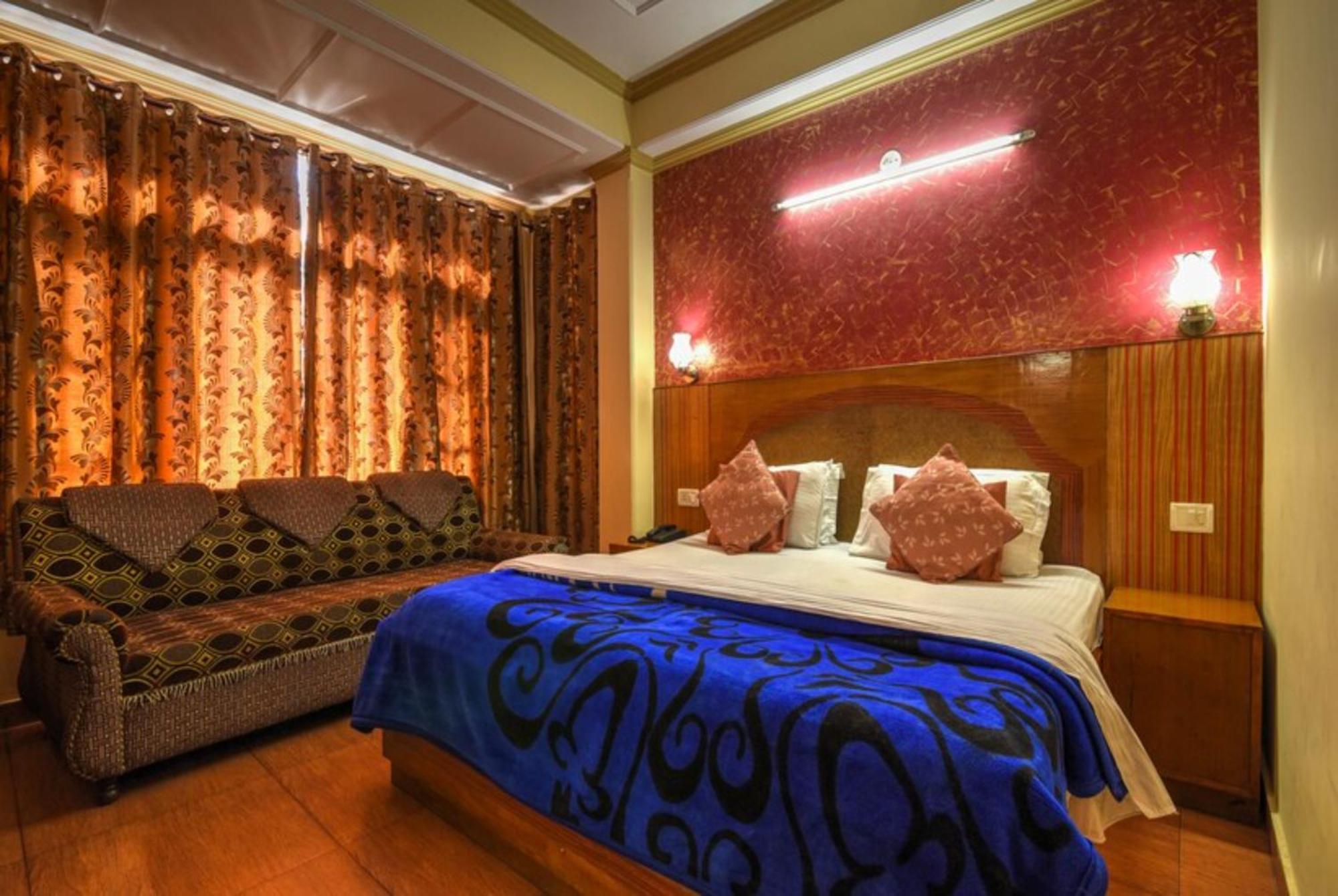 Hotel King Palace - Nature-Valley-Luxury-Room - Prime Location With Parking Facilities シムラー エクステリア 写真