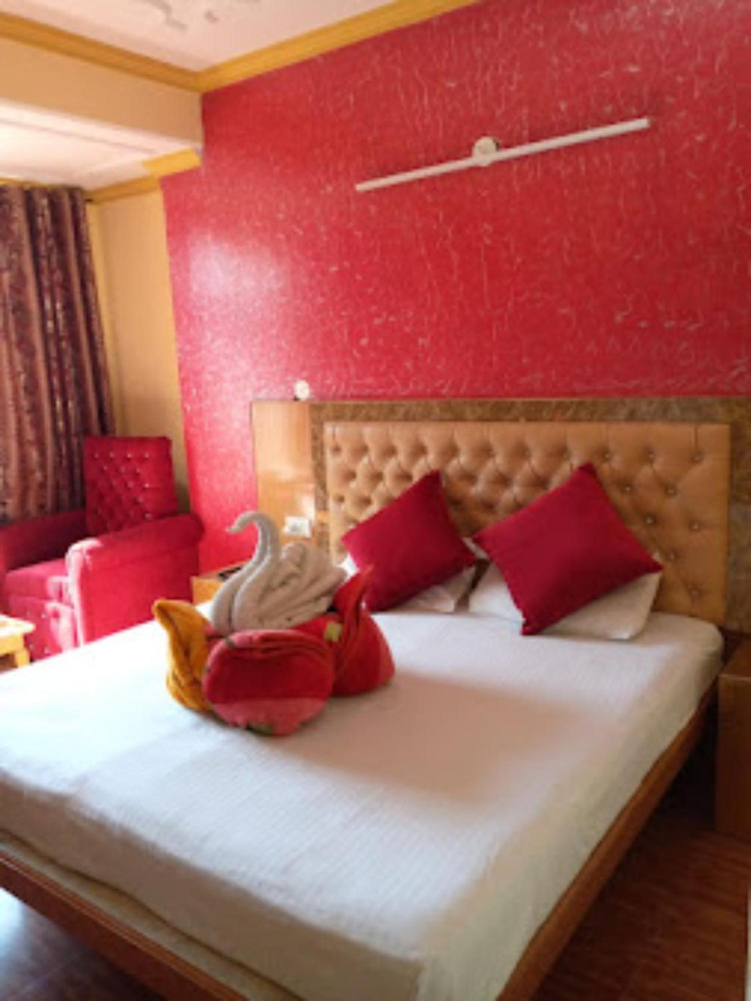 Hotel King Palace - Nature-Valley-Luxury-Room - Prime Location With Parking Facilities シムラー エクステリア 写真
