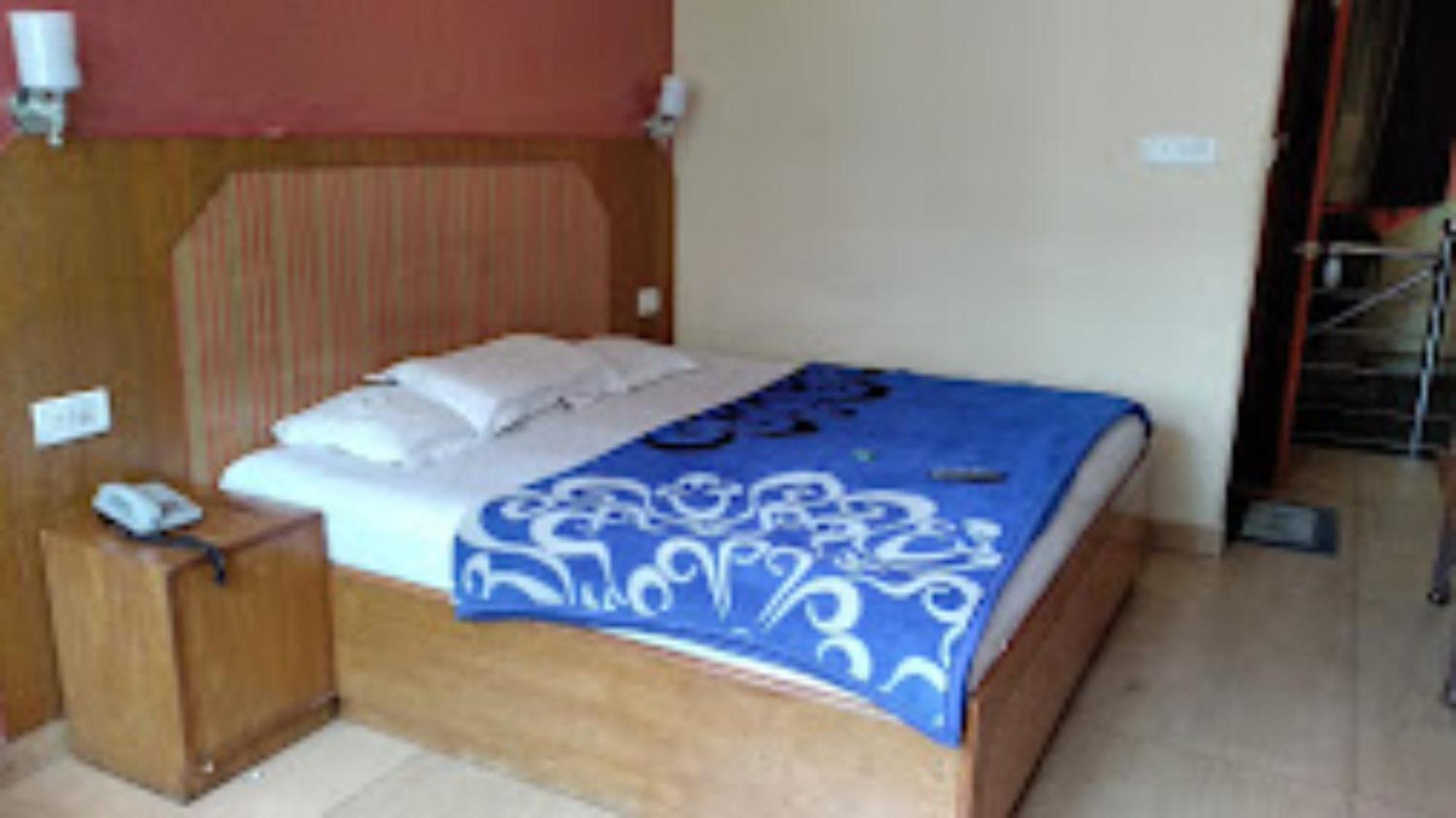 Hotel King Palace - Nature-Valley-Luxury-Room - Prime Location With Parking Facilities シムラー エクステリア 写真
