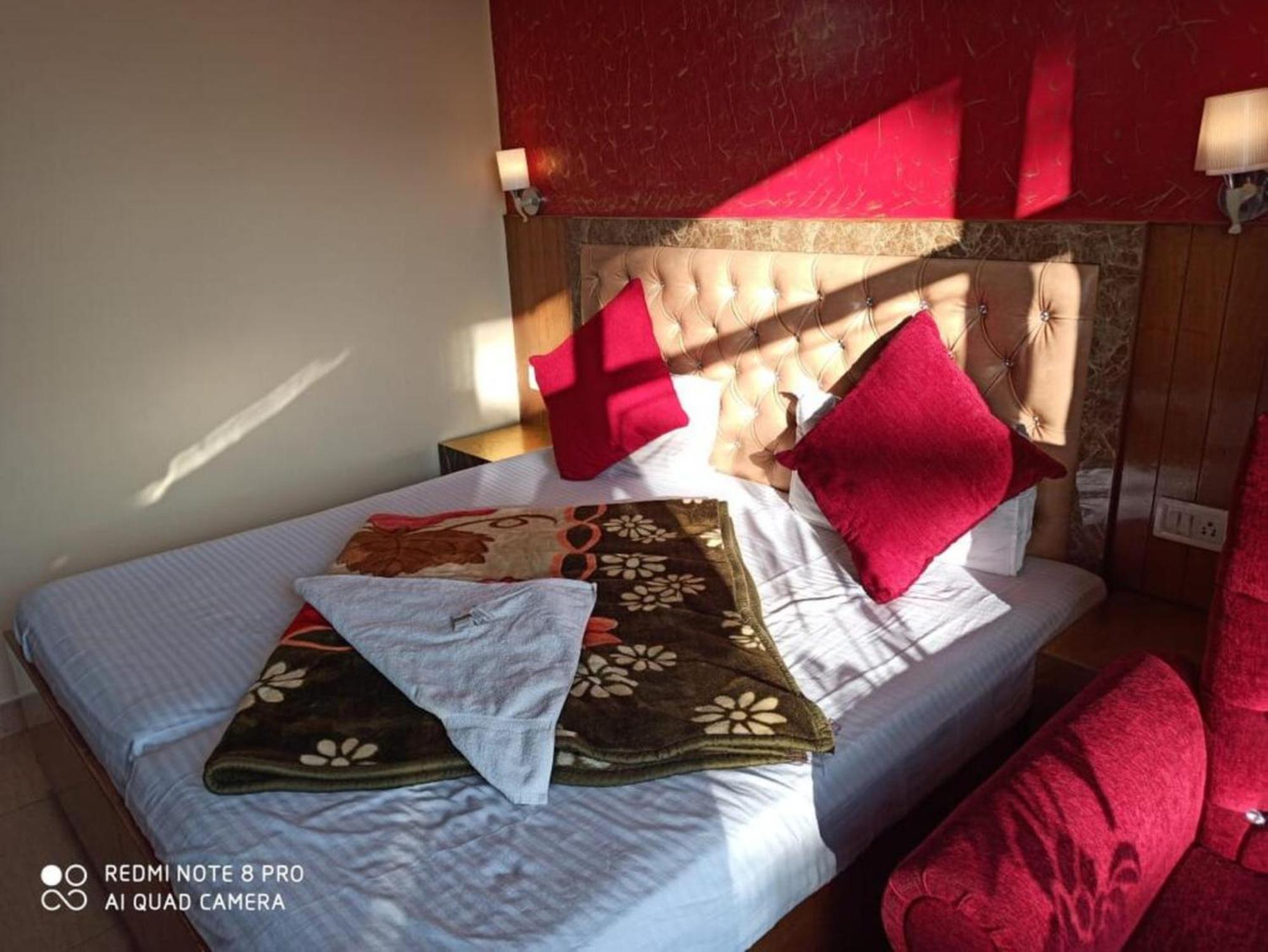 Hotel King Palace - Nature-Valley-Luxury-Room - Prime Location With Parking Facilities シムラー エクステリア 写真