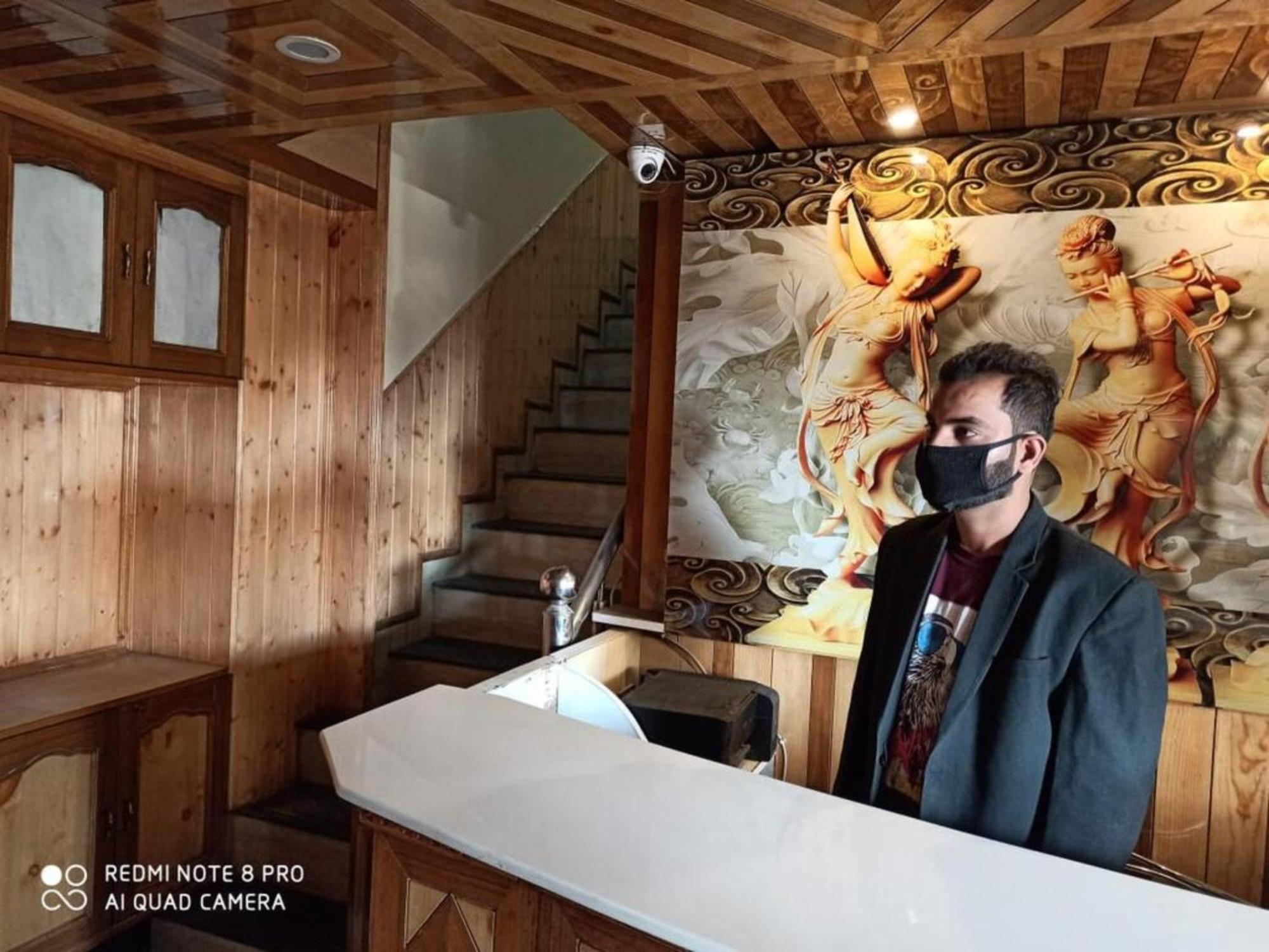 Hotel King Palace - Nature-Valley-Luxury-Room - Prime Location With Parking Facilities シムラー エクステリア 写真