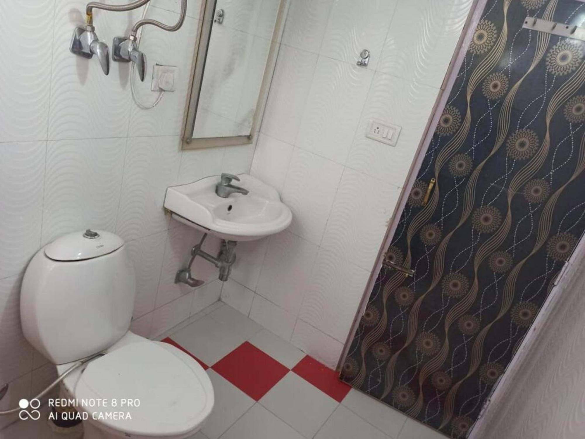 Hotel King Palace - Nature-Valley-Luxury-Room - Prime Location With Parking Facilities シムラー エクステリア 写真