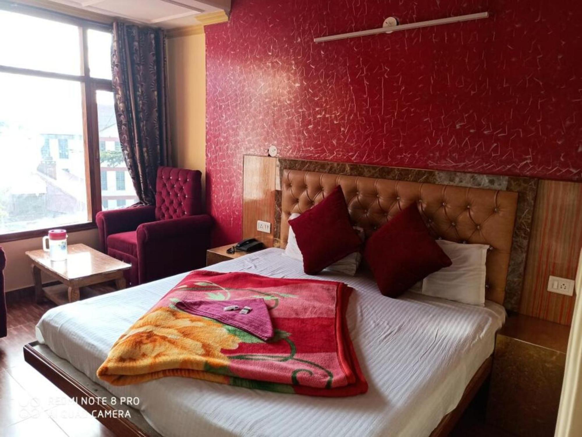Hotel King Palace - Nature-Valley-Luxury-Room - Prime Location With Parking Facilities シムラー エクステリア 写真