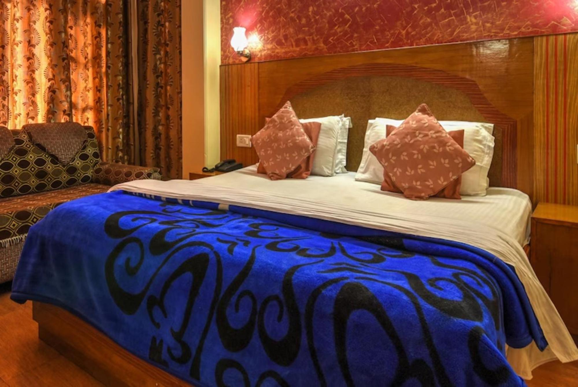Hotel King Palace - Nature-Valley-Luxury-Room - Prime Location With Parking Facilities シムラー エクステリア 写真
