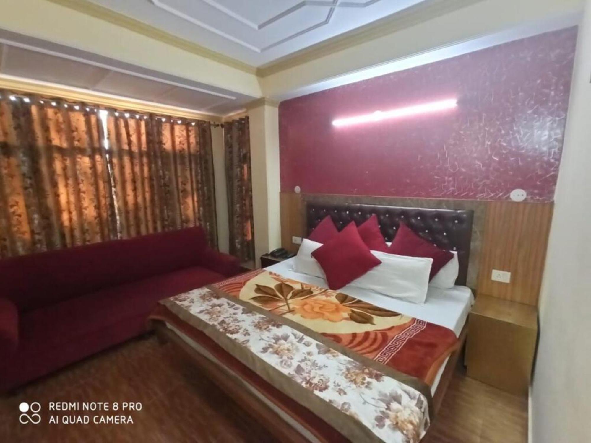 Hotel King Palace - Nature-Valley-Luxury-Room - Prime Location With Parking Facilities シムラー エクステリア 写真